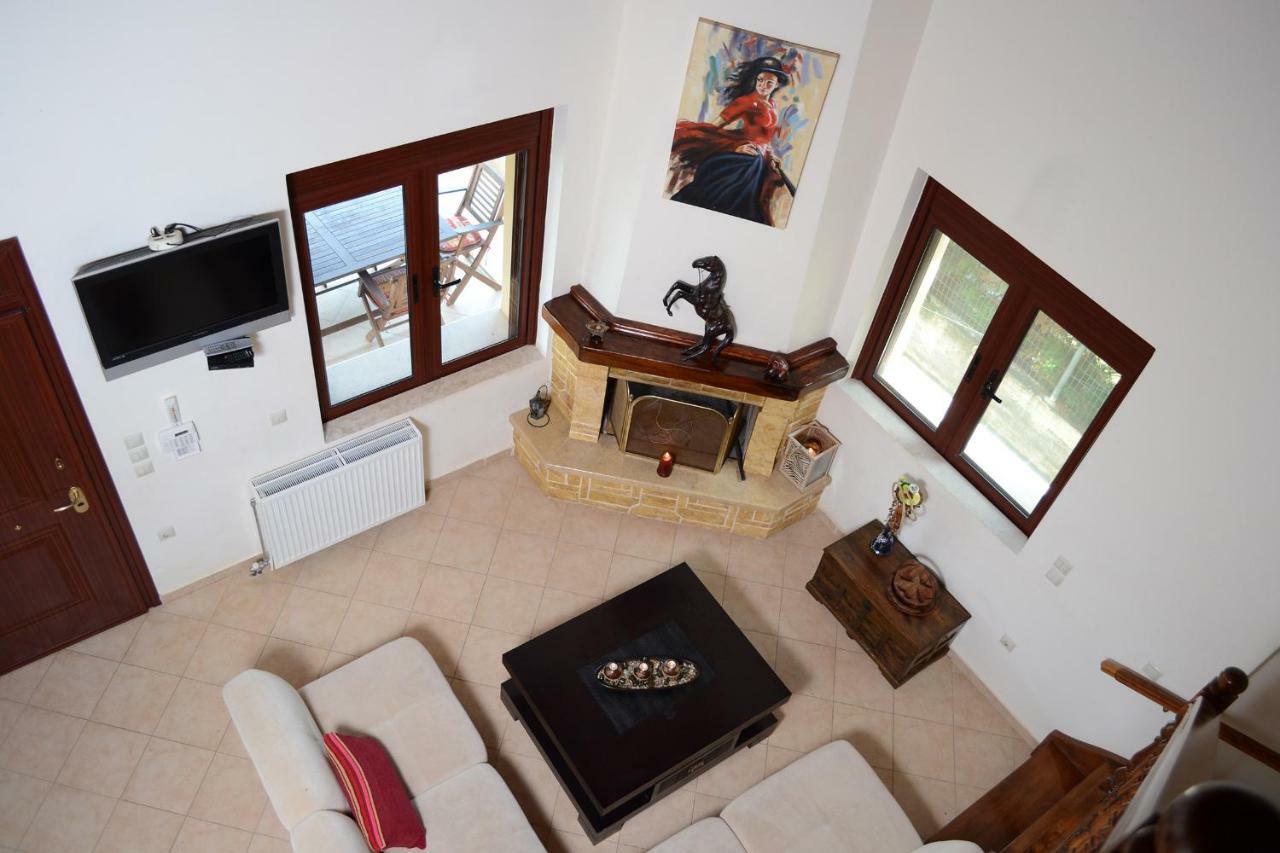 Villa Bella Loukisia Loukissia Bagian luar foto