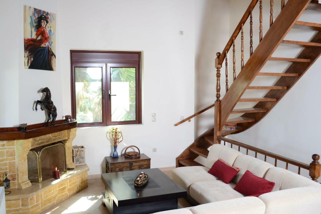 Villa Bella Loukisia Loukissia Bagian luar foto